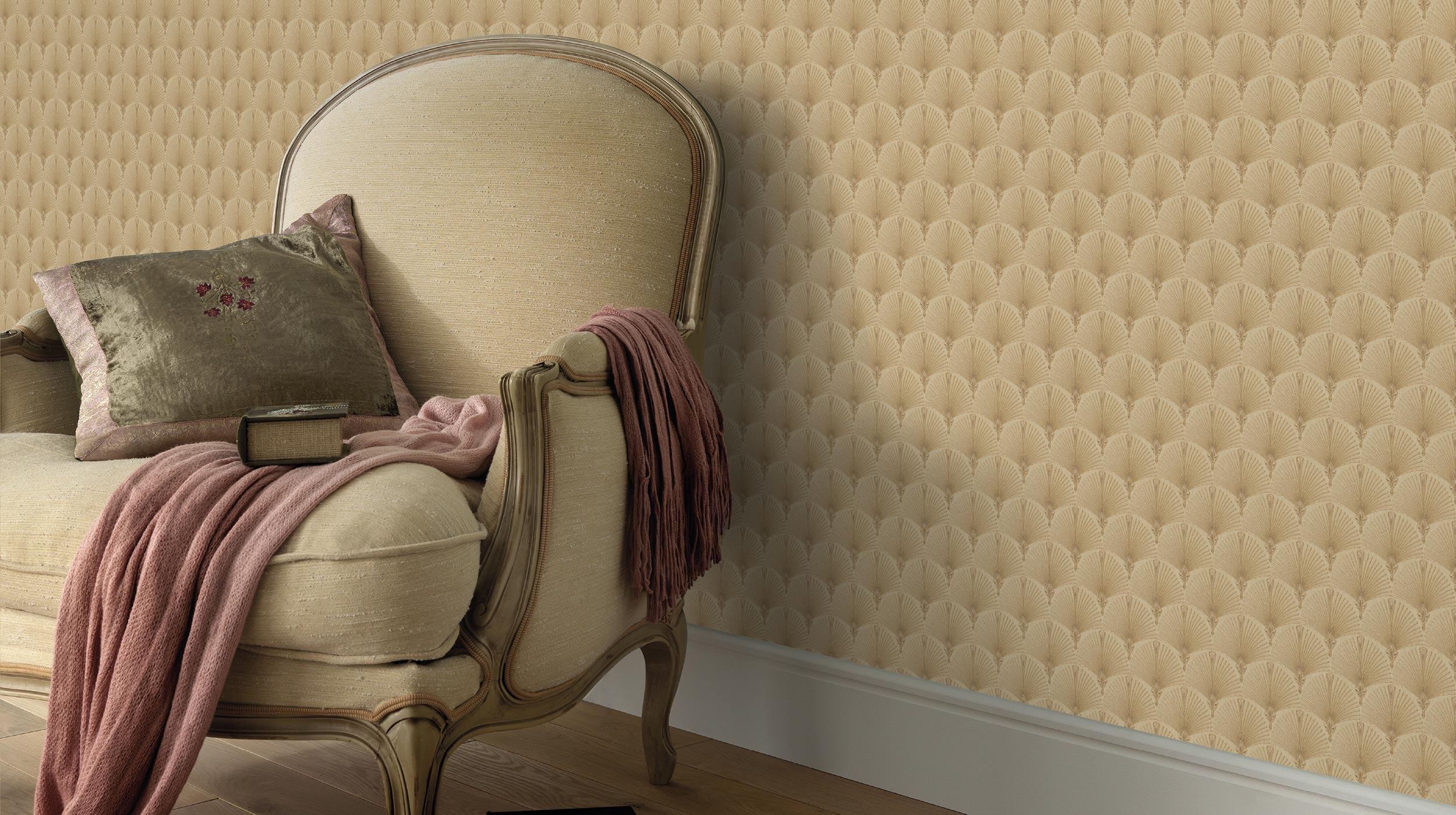 Design ANTOINETTE Geometrische Tapete in Gold