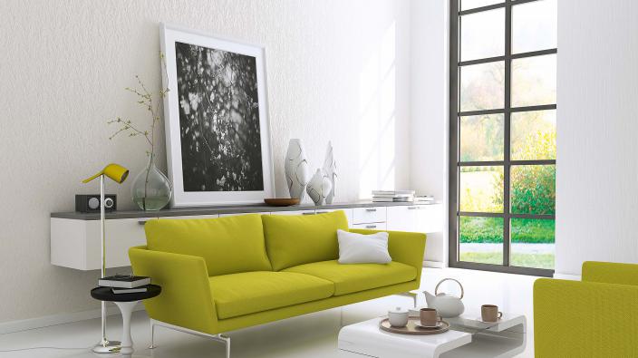 Modernes Wohnzimmer in weiß mit grünem Sofa