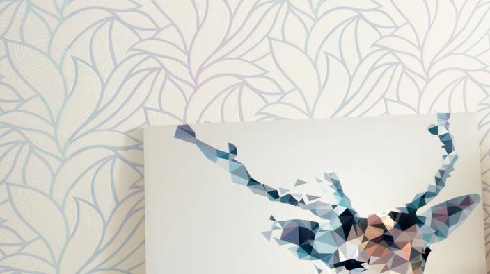Wall design with non-woven wallpaper, large tendril pattern with contrast in pastel shades rose and mint