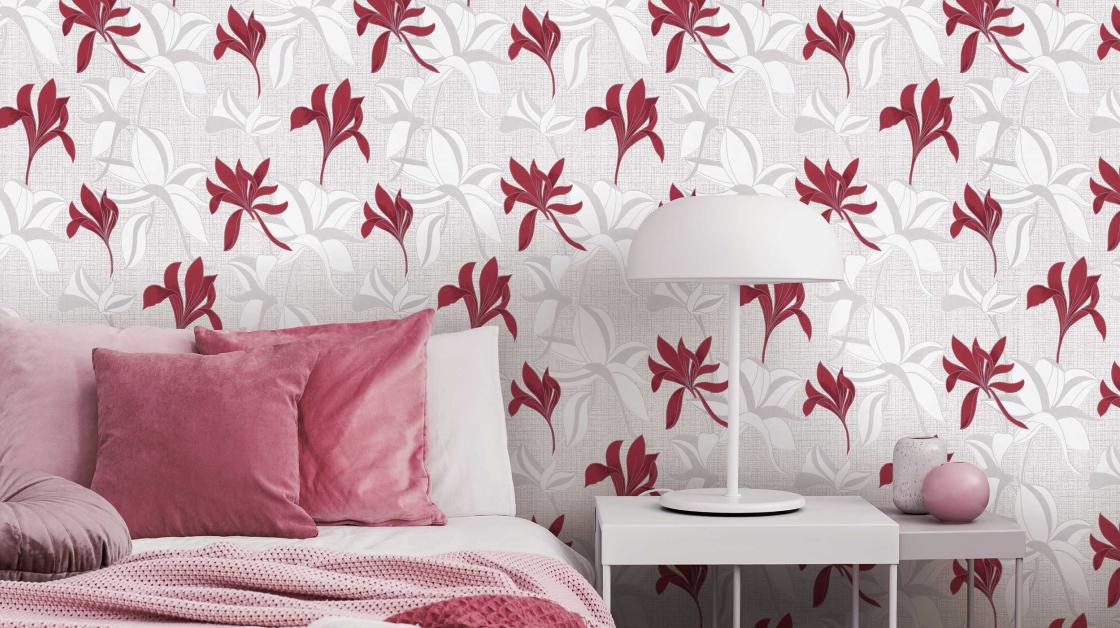Vliestapete mit rotem Blütenmuster, Schlafzimmer modern, rosa Bettwäsche