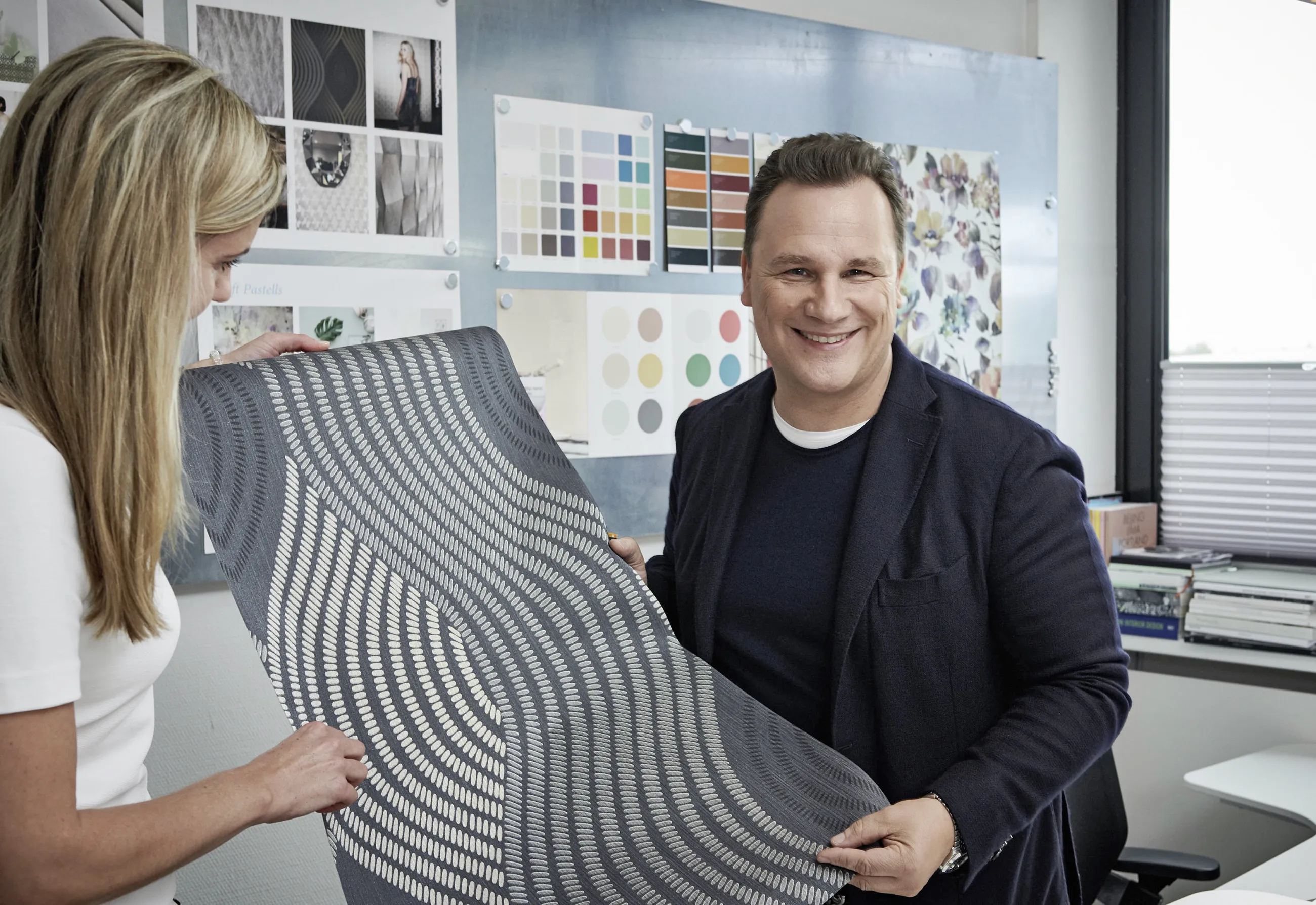 Gudio Maria Kretschmer und Designerin Inga Grabow entwerfen die neue Tapetenkollektion Fashion for Walls