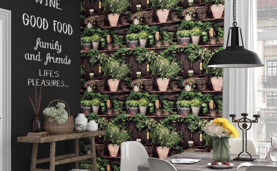 Wohnküche mit Vliestapete: Design Blumen- und Kräutertöpfe in Regal, Sideboard, Esstisch, Altbau