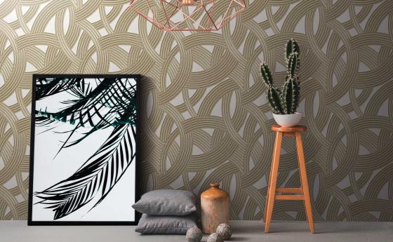 Moderner Raum mit Vliestapete im Art-Deco Stil, Gold, Dekokisssen, Blumenbank, Kaktus